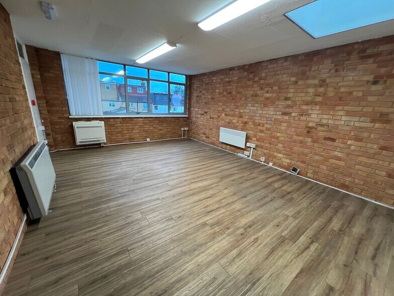 1-6 Challice Clos, Wallington for sale - Building Photo - Image 2 of 3