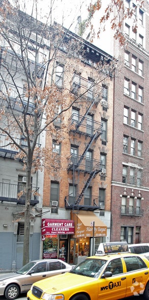 128 E 84th St, New York, NY for lease - Building Photo - Image 2 of 2