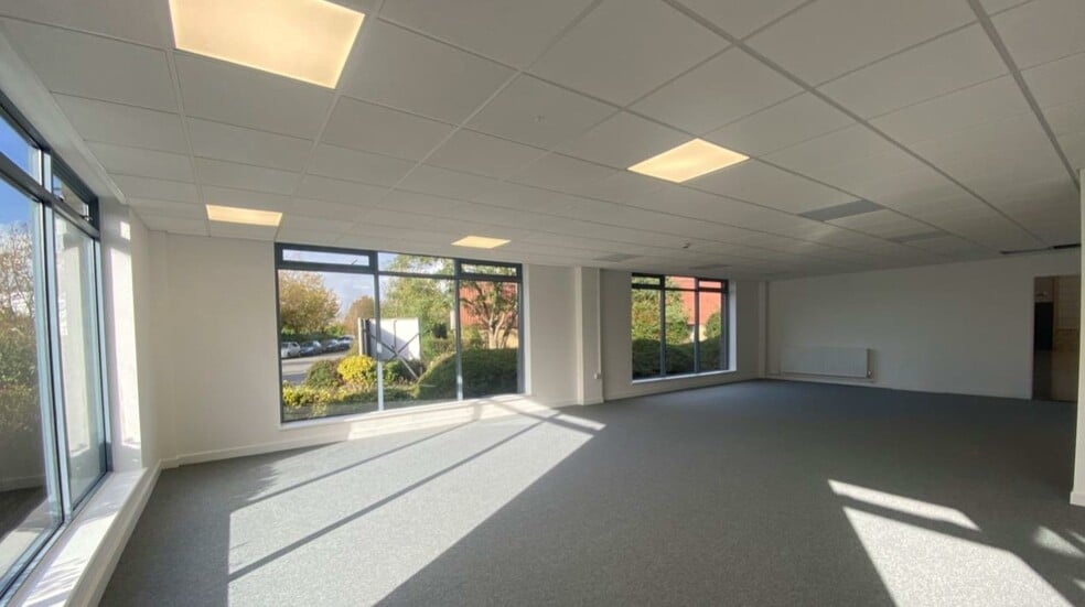 Gloucester Rd, Staverton for lease - Interior Photo - Image 2 of 8