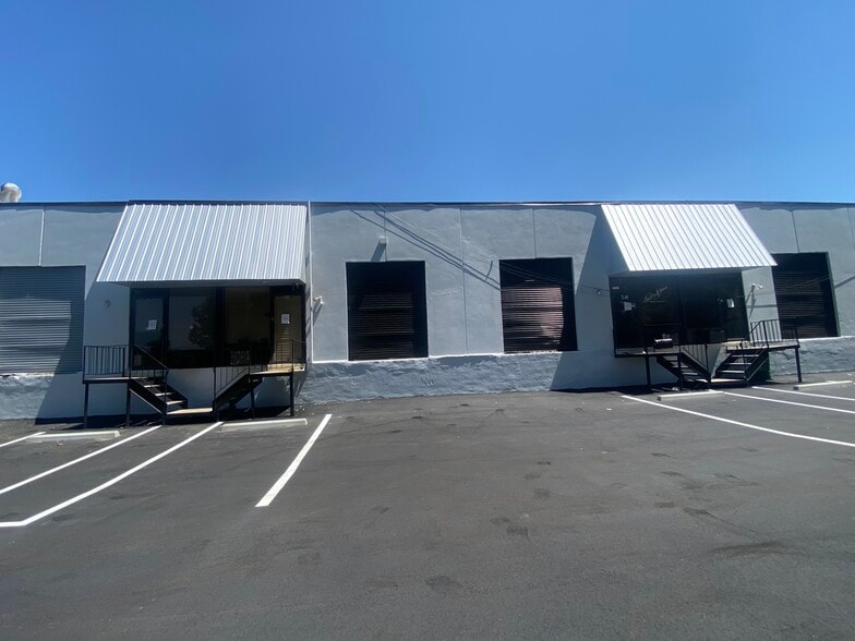 4975 Clark Howell Hwy, Atlanta, GA for lease - Building Photo - Image 2 of 8