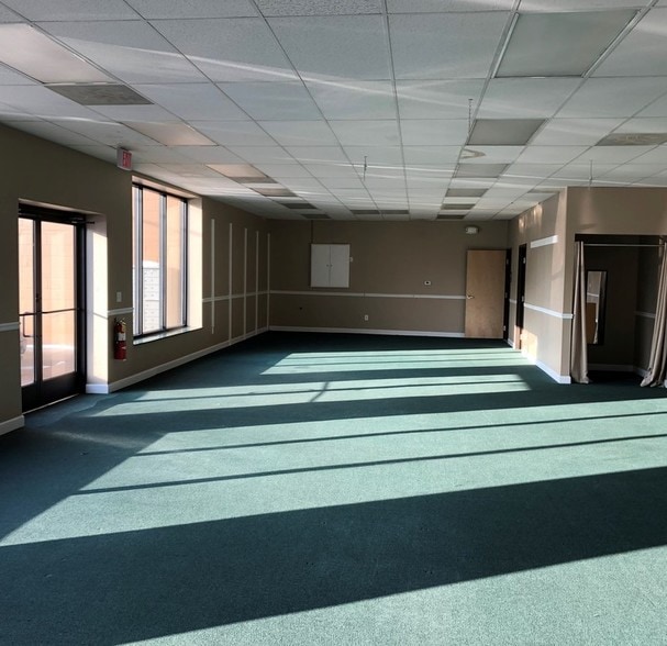 603 W Grand River Ave, Brighton, MI for lease - Interior Photo - Image 3 of 4