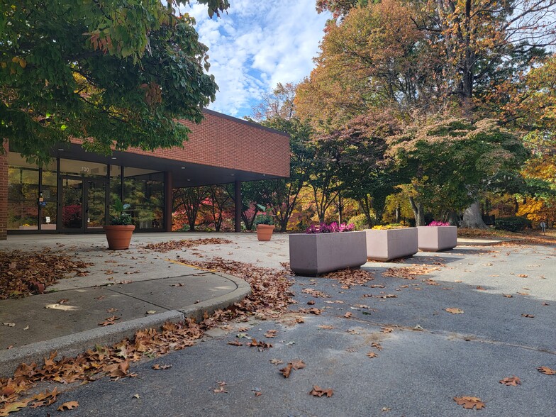 700 Professional Dr, Gaithersburg, MD for lease - Building Photo - Image 1 of 26