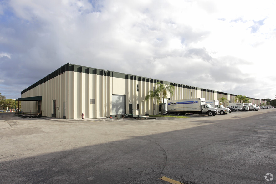 4750 NW 15th Ave, Fort Lauderdale, FL for lease - Building Photo - Image 3 of 4