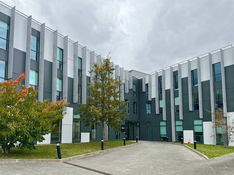 26 Avenue De Winchester, Saint-Germain-en-Laye for sale - Building Photo - Image 1 of 1