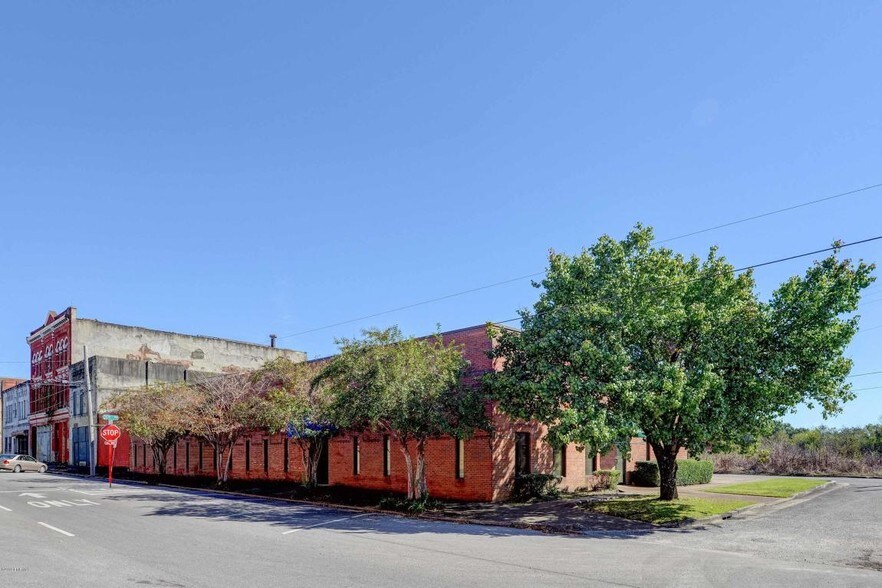 2501 Front St, Meridian, MS 39301