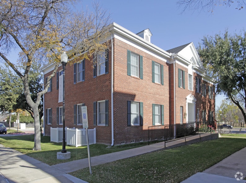 2021 E Lamar Blvd, Arlington, TX for sale - Primary Photo - Image 1 of 116