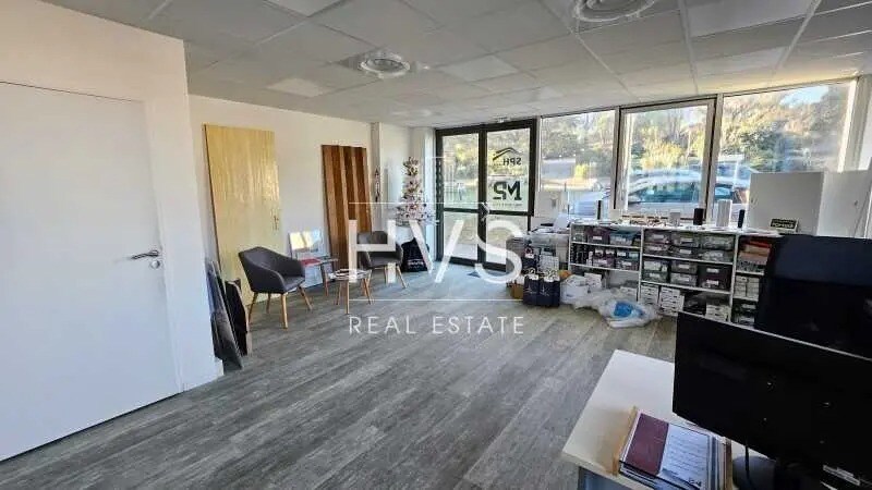 Office in Aix-en-Provence for lease Interior Photo- Image 1 of 3