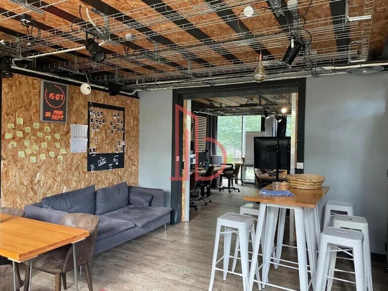 Office in Bordeaux for lease - Building Photo - Image 3 of 6