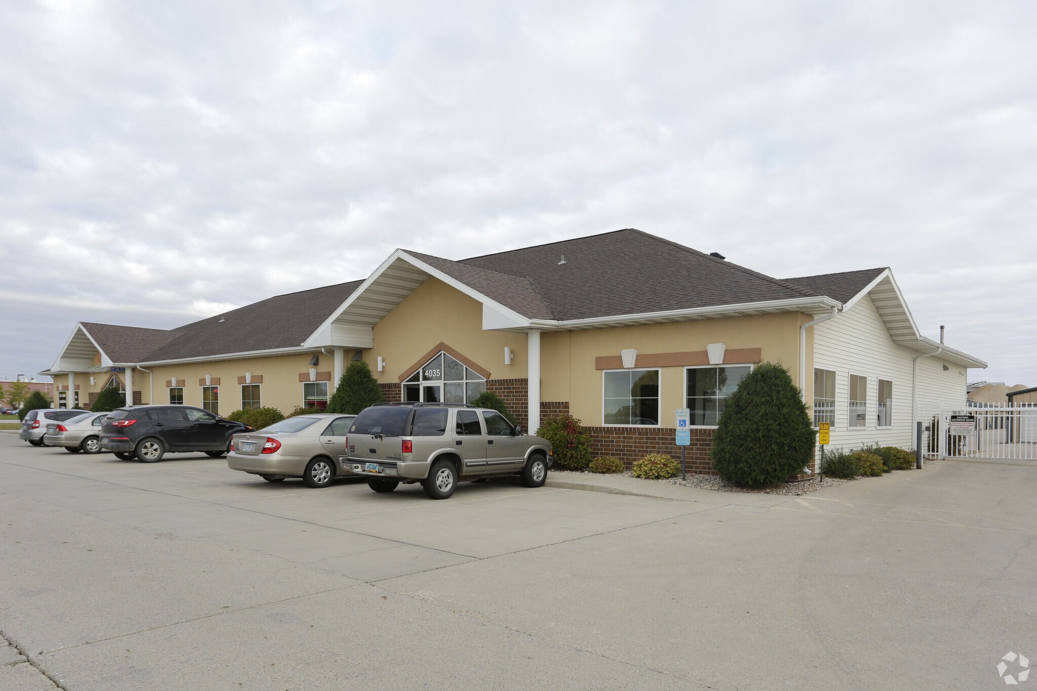4035 S 40th Ave, Fargo, ND for sale Primary Photo- Image 1 of 1