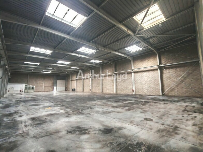 Industrial in Reims for lease - Interior Photo - Image 2 of 8