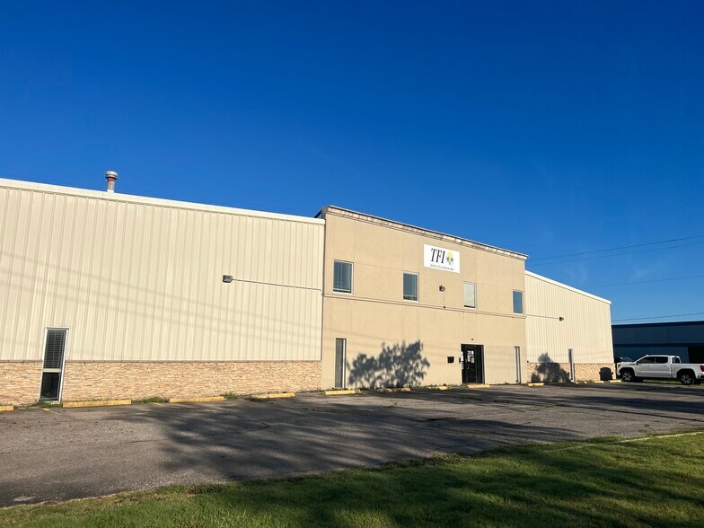 1711 S Longfellow St, Wichita, KS for lease - Building Photo - Image 1 of 9