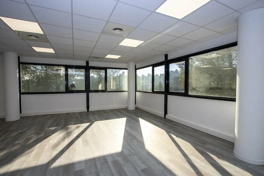 Office in Aix-en-Provence for lease - Interior Photo - Image 3 of 8