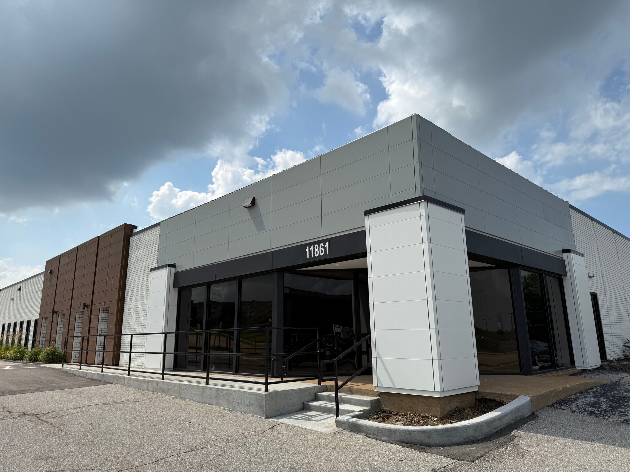 11861-11865 Westline Industrial Dr, Saint Louis, MO for lease Building Photo- Image 1 of 6