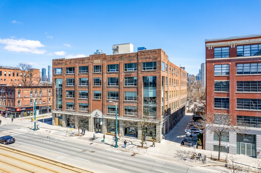 215 Spadina Ave, Toronto, ON for lease - Building Photo - Image 1 of 15