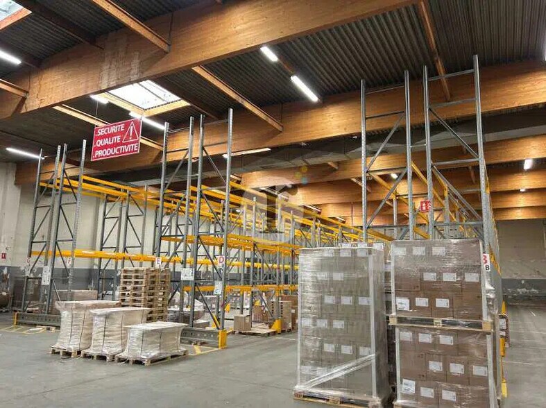 Office in Capinghem for lease - Interior Photo - Image 1 of 5