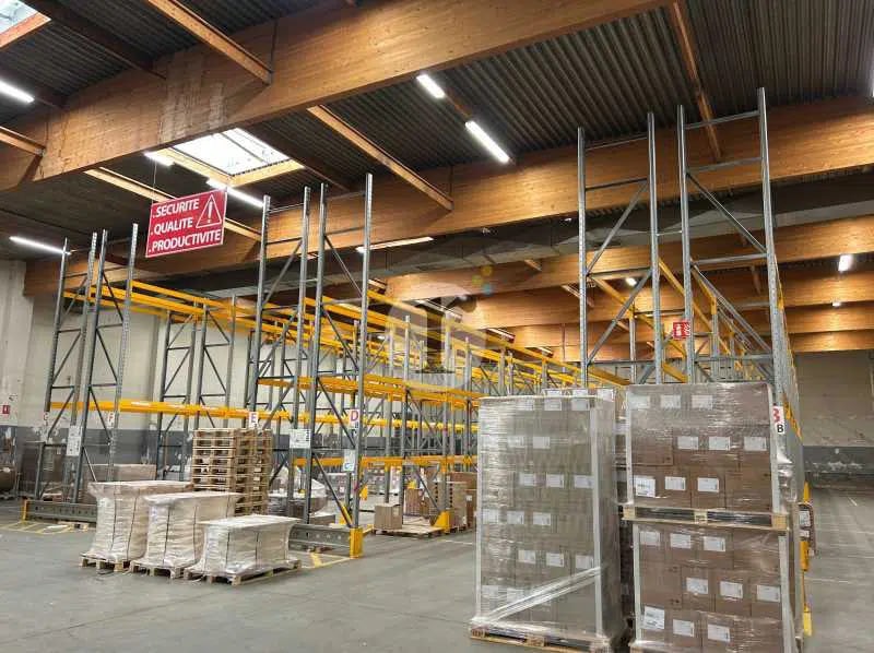 Office in Capinghem for lease Interior Photo- Image 1 of 6