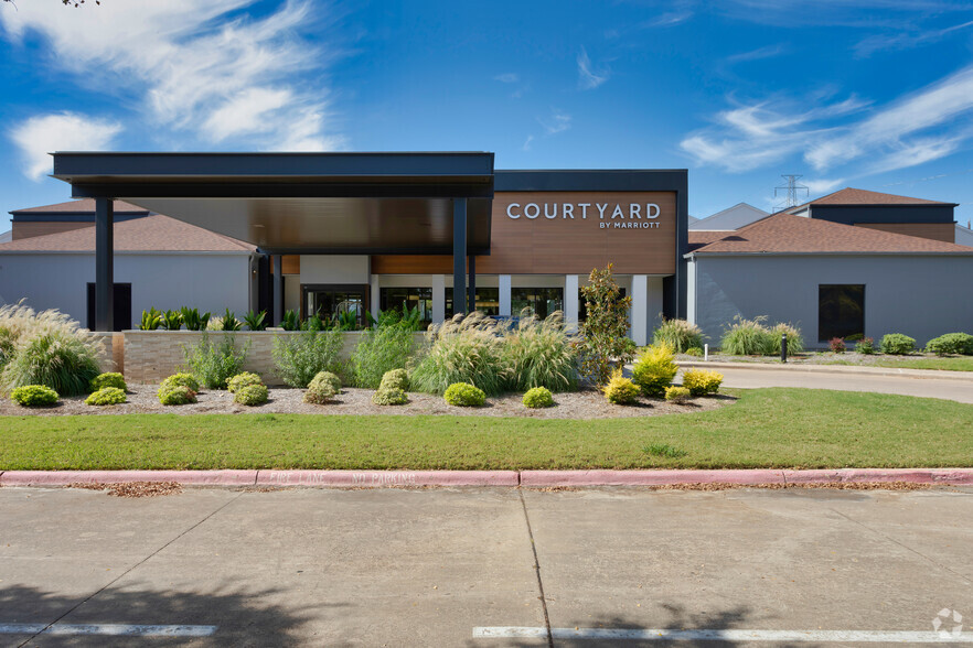 4165 Proton Dr, Addison, TX for sale - Building Photo - Image 3 of 12