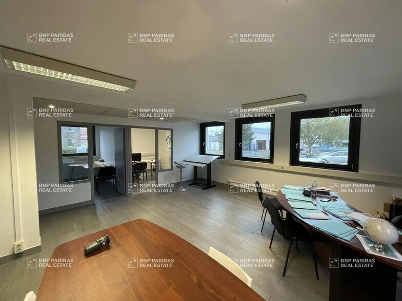 Office in Saint-Avertin for lease - Building Photo - Image 3 of 19