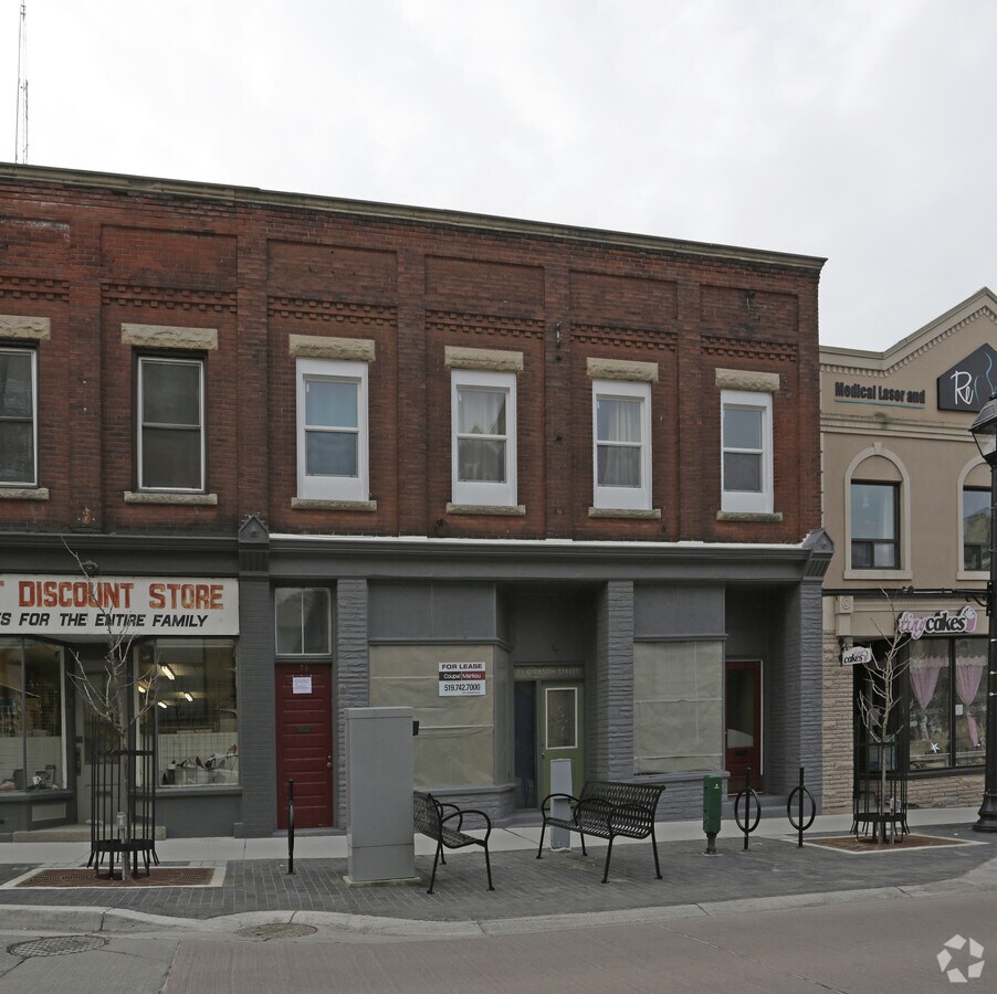 6973 Dickson St, Cambridge, ON N1R 7A5