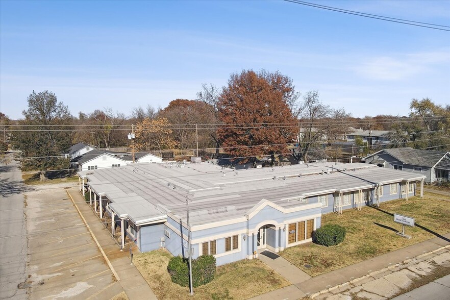 720 W 1st St, Coffeyville, KS for sale - Building Photo - Image 2 of 33