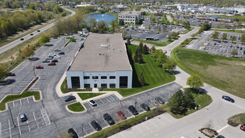 2720 Dupont Commerce Ct, Fort Wayne, IN for sale - Building Photo - Image 2 of 15