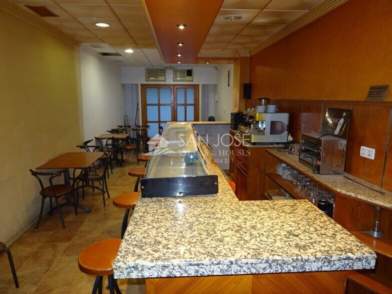 Retail in Aspe for lease - Building Photo - Image 3 of 6