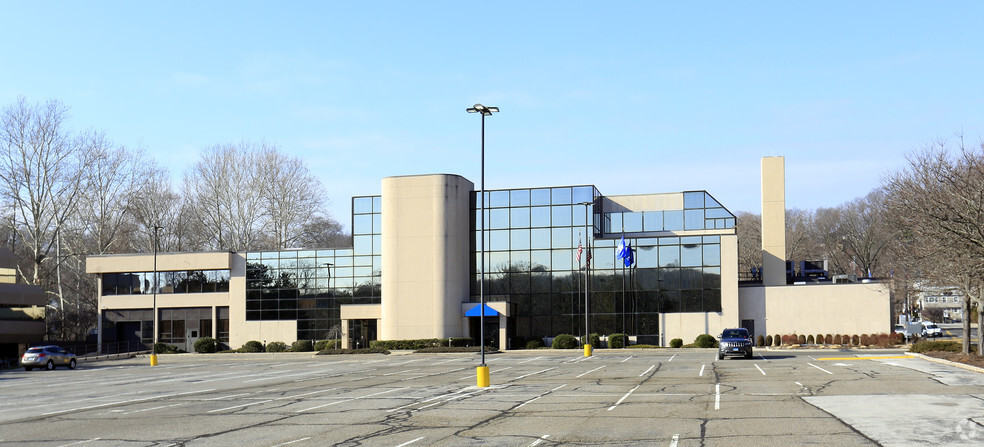 12 Omega Dr, Stamford, CT for lease - Building Photo - Image 1 of 9