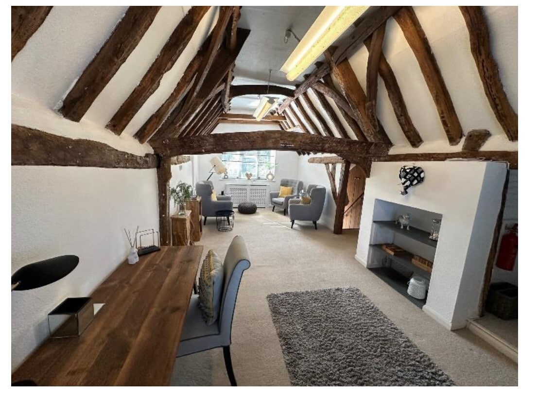 16 Wycombe End, Beaconsfield for lease Interior Photo- Image 1 of 2