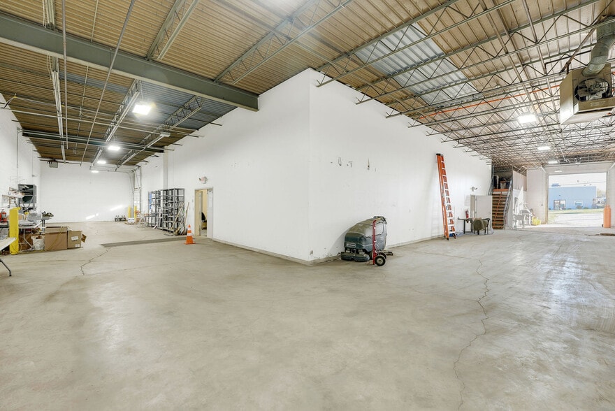 4894 Neo Pky, Garfield Heights, OH for sale - Interior Photo - Image 3 of 11