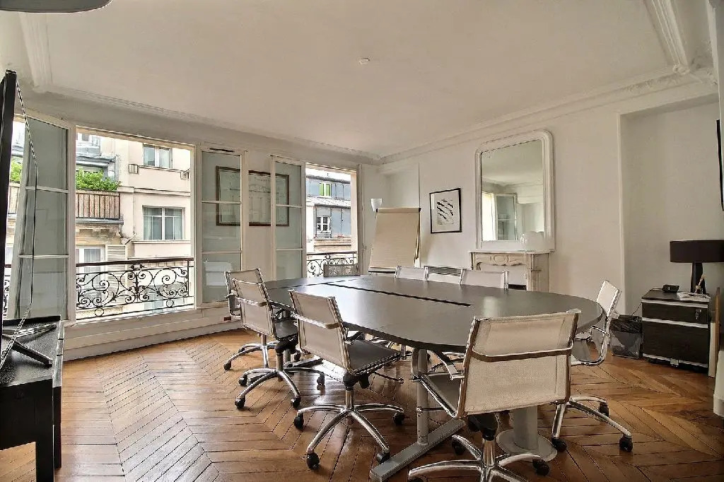 Office in Paris for lease Interior Photo- Image 1 of 6
