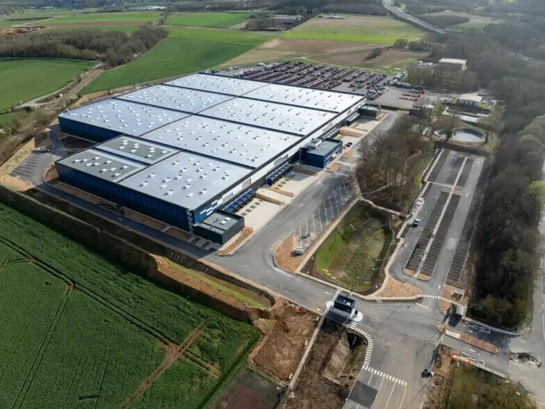 Industrial in Allonne for lease - Aerial - Image 1 of 6