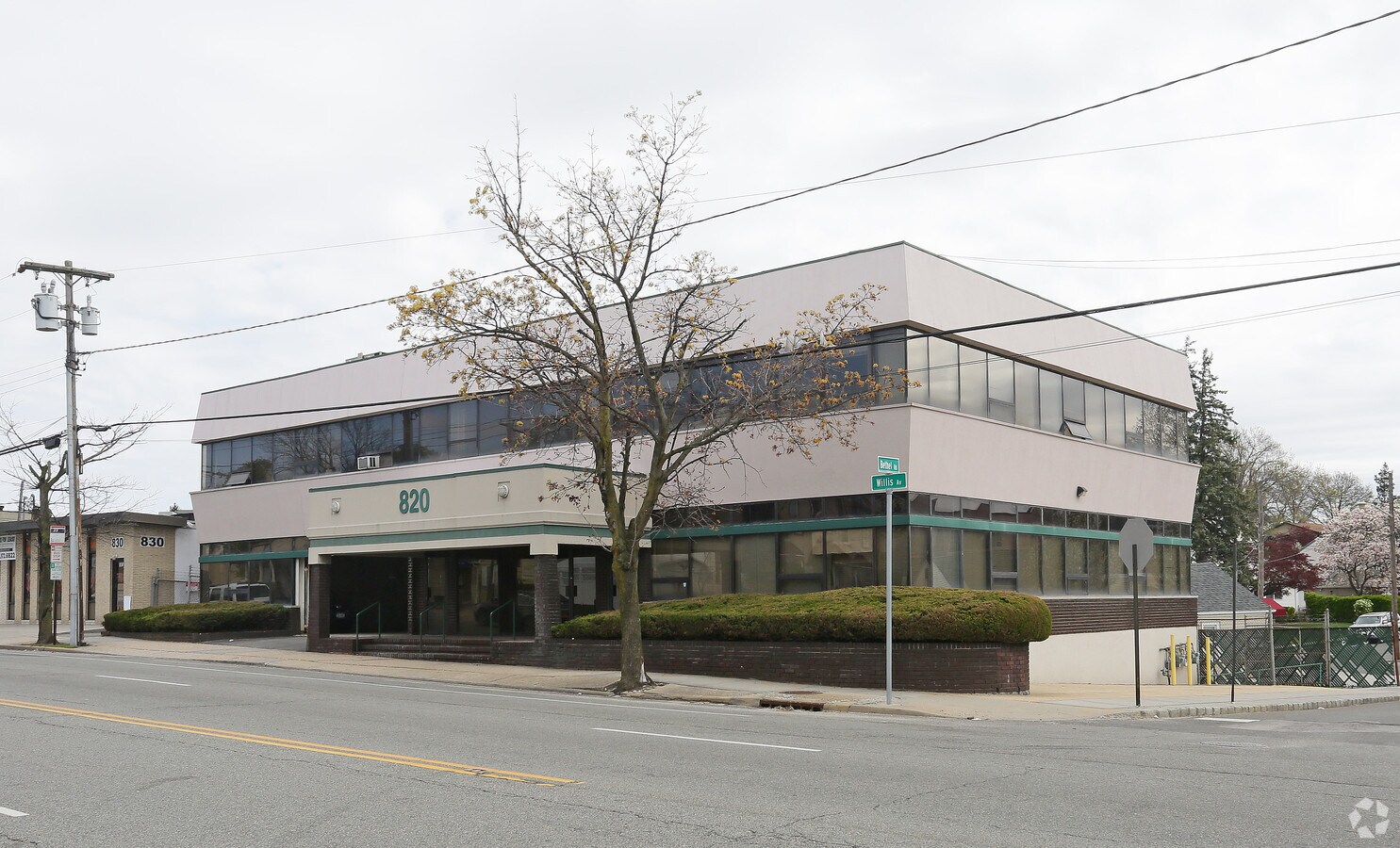 820 Willis Ave, Albertson, NY 11507