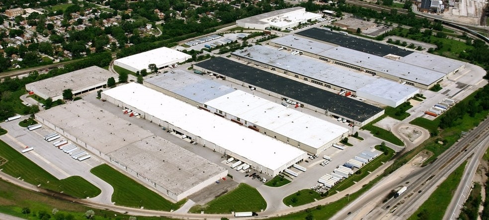 1400 W 95th St, Chicago, IL for lease - Building Photo - Image 2 of 15