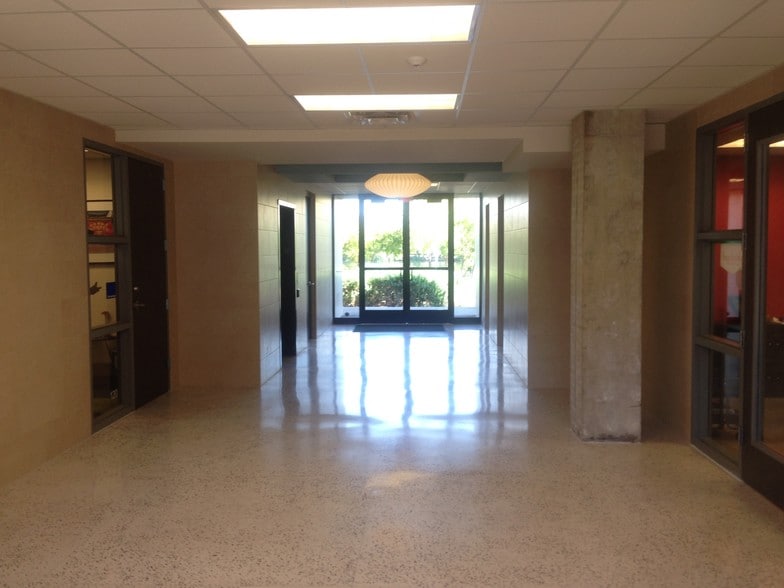 512 E Riverside Dr, Austin, TX for lease - Lobby - Image 3 of 39