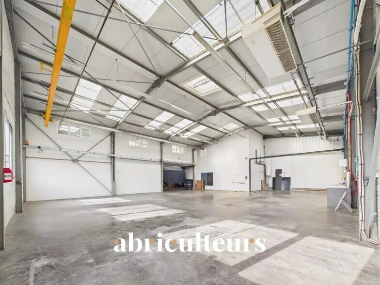 Office in Mainvilliers for lease - Building Photo - Image 2 of 11