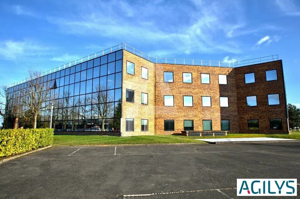Office in Saint-Aubin for lease Building Photo- Image 1 of 12