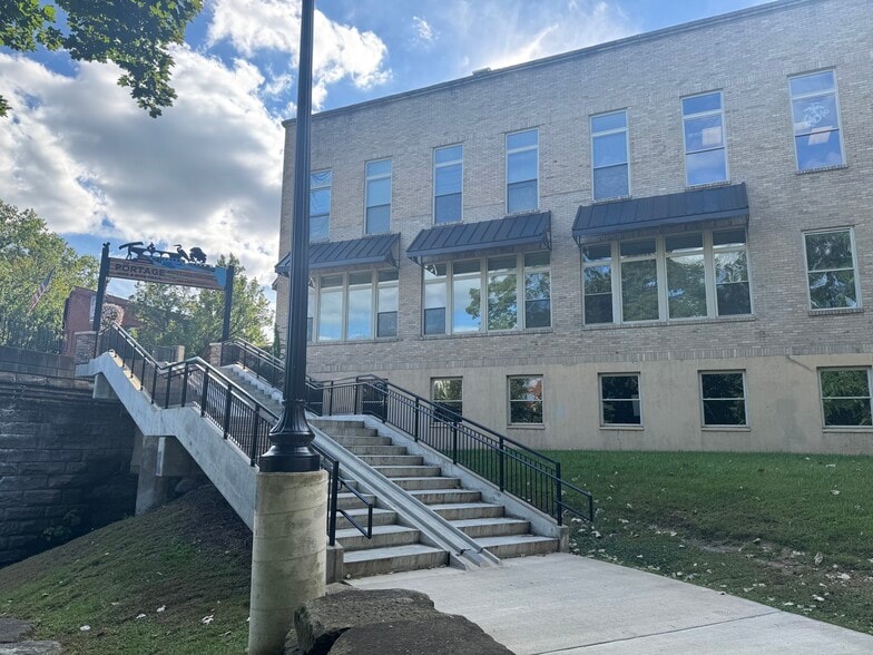 265 W Main St, Kent, OH for lease - Building Photo - Image 2 of 36