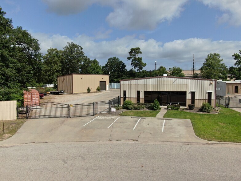 114 Commercial Cir, Conroe, TX for sale - Building Photo - Image 1 of 1