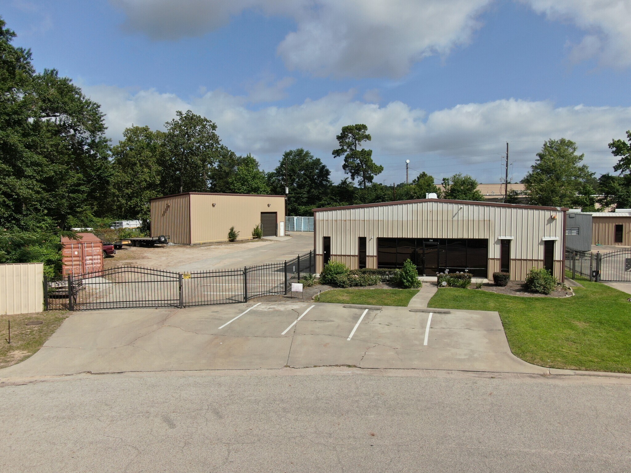 114 Commercial Cir, Conroe, TX for sale Building Photo- Image 1 of 1