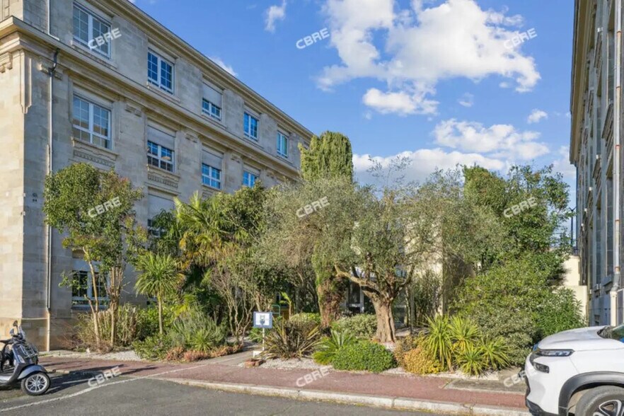 Office in Bordeaux for lease - Building Photo - Image 3 of 15