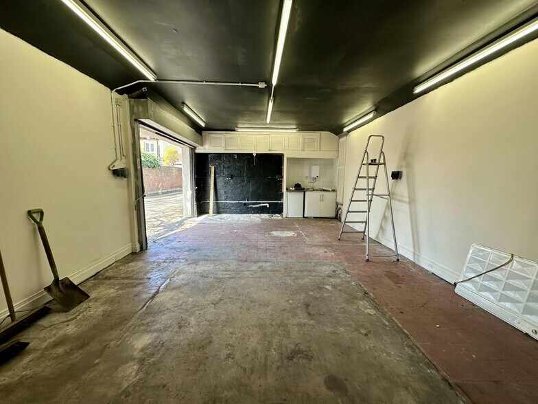 31 Stoke Rd, Aylesbury for lease - Building Photo - Image 3 of 6