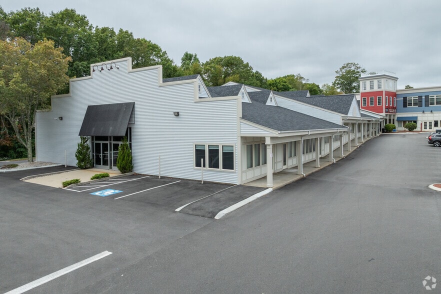 12 Coogan Blvd, Mystic, CT for lease - Primary Photo - Image 3 of 3