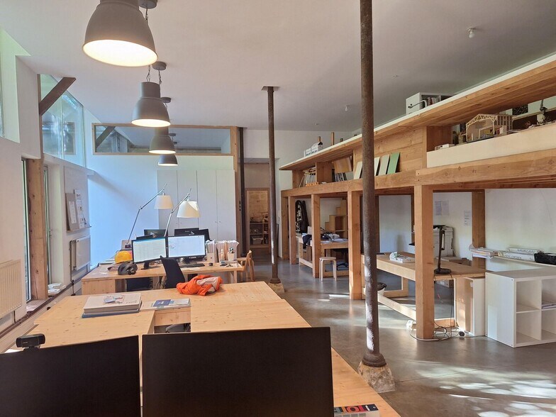 Office in Bordeaux for lease - Building Photo - Image 3 of 6