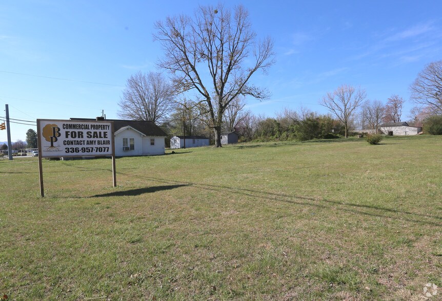 211 Sparta Rd, N Wilkesboro, NC 28659