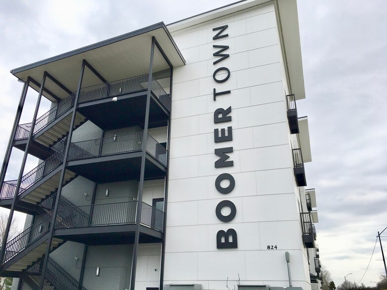 824 S National Ave, Springfield, MO for sale - Building Photo - Image 1 of 1