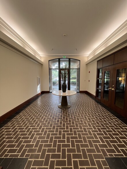 7 Arley Way, Bluffton, SC for lease - Lobby - Image 2 of 10