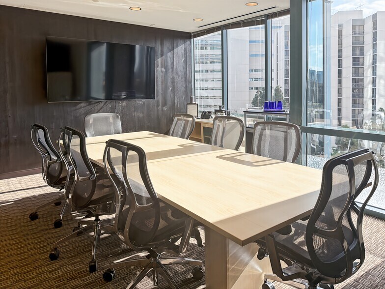 501 W Broadway, San Diego, CA for lease - Interior Photo - Image 2 of 14