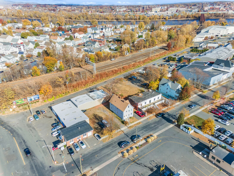 Prime West Springfield Commercial & Resi portfolio of 3 properties for sale on LoopNet.com - Building Photo - Image 3 of 12