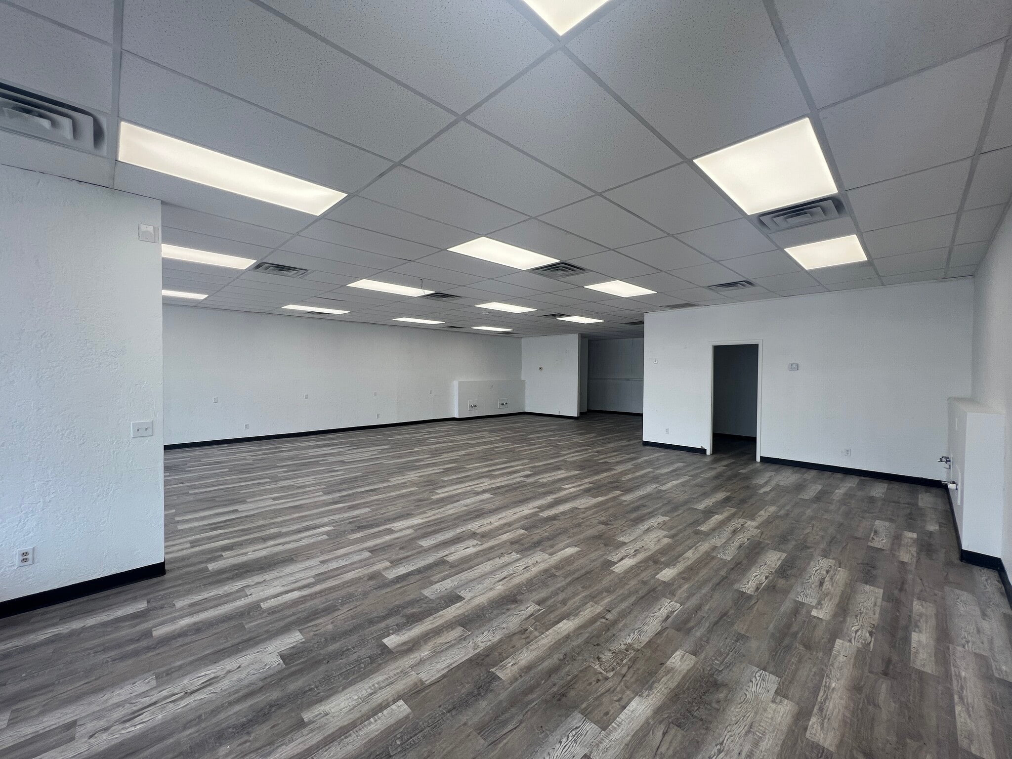 4030-4330 SE 29th St, Oklahoma City, OK for lease Interior Photo- Image 1 of 3