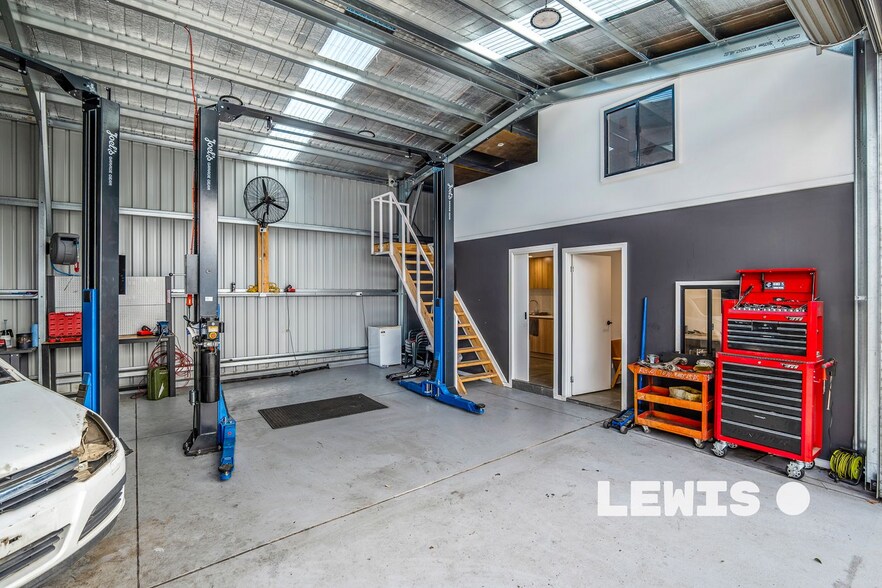 2 Leo St, Fawkner for sale - Interior Photo - Image 2 of 3